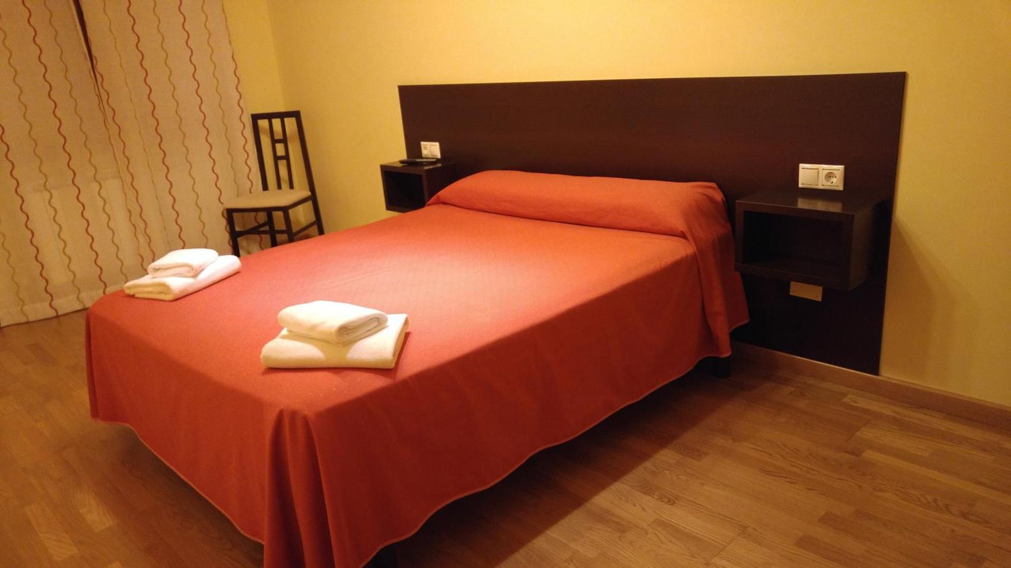 Hostal Casasnovas Сиеда Екстериор снимка