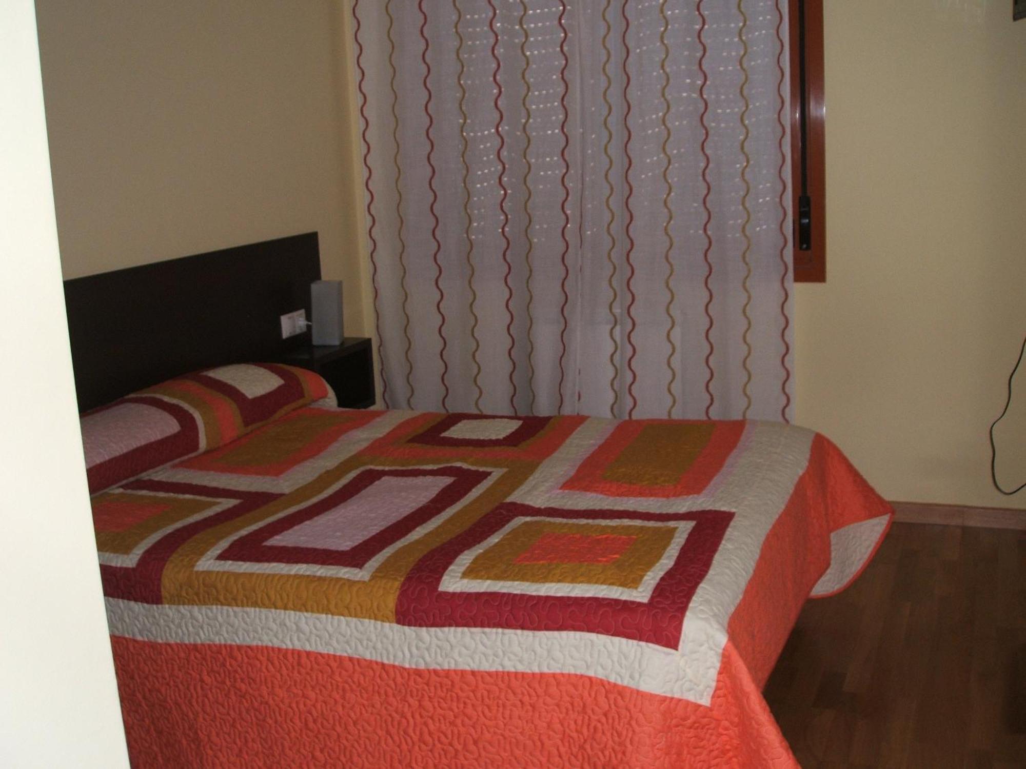 Hostal Casasnovas Сиеда Екстериор снимка