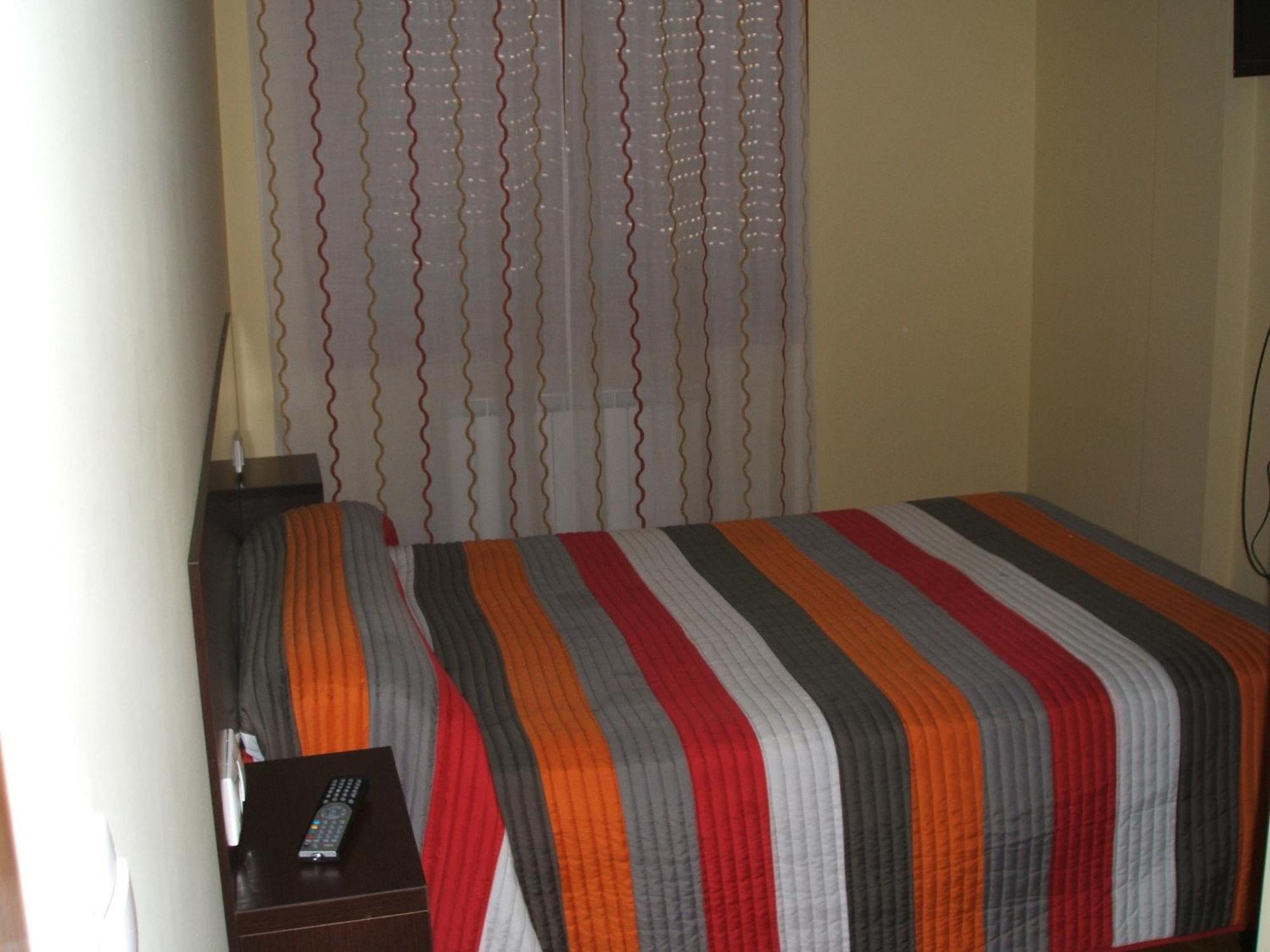 Hostal Casasnovas Сиеда Екстериор снимка
