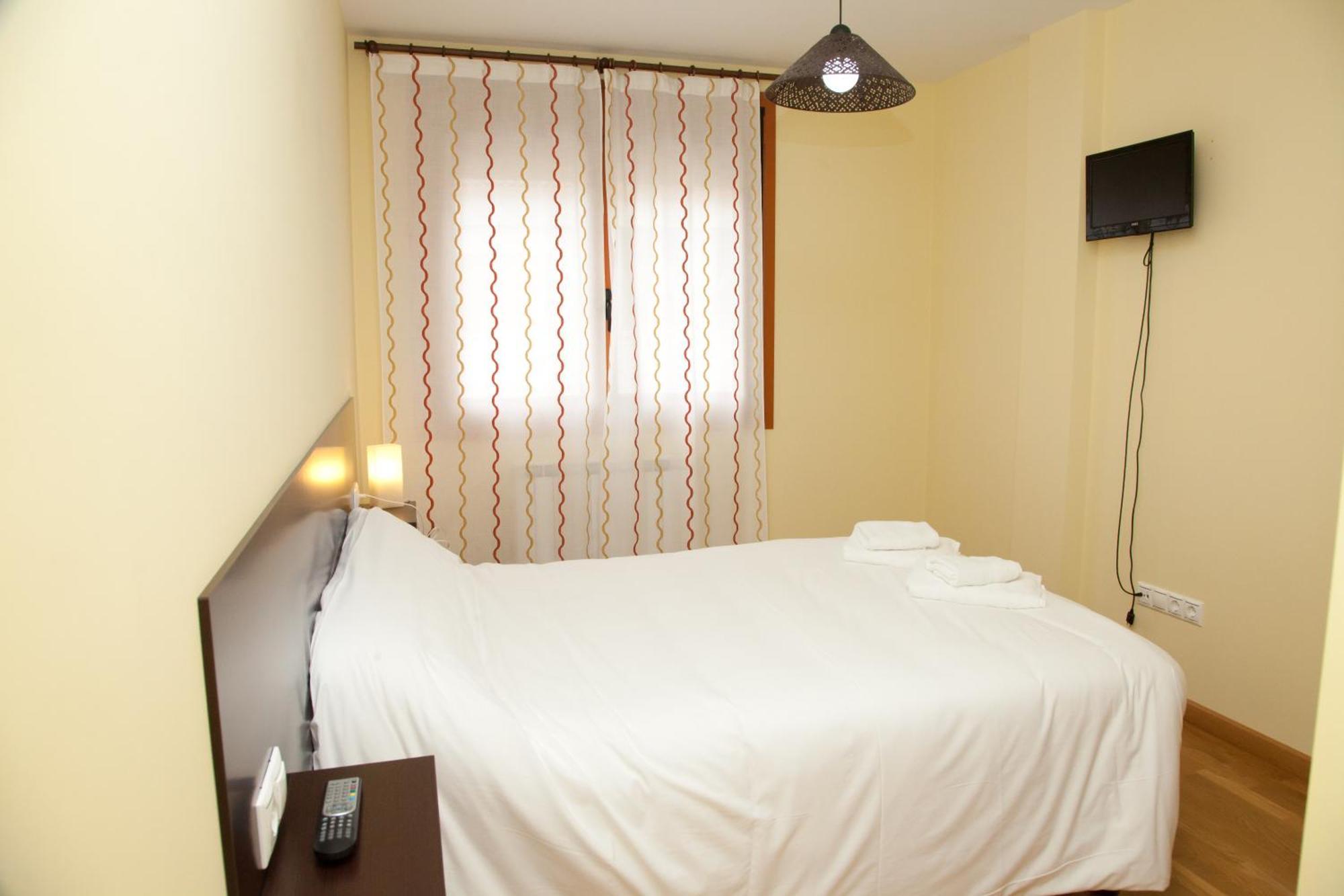 Hostal Casasnovas Сиеда Екстериор снимка