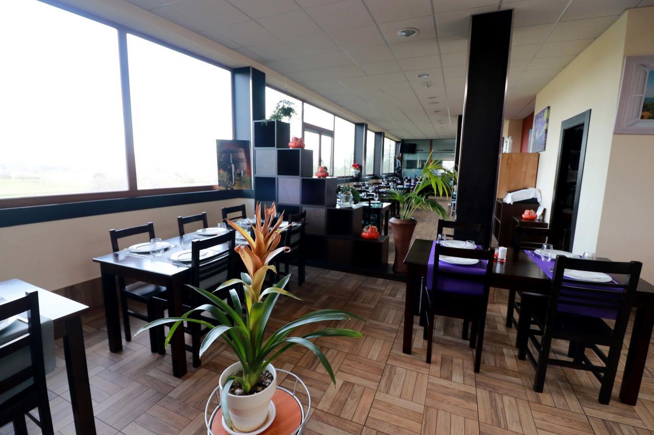 Hostal Casasnovas Сиеда Екстериор снимка