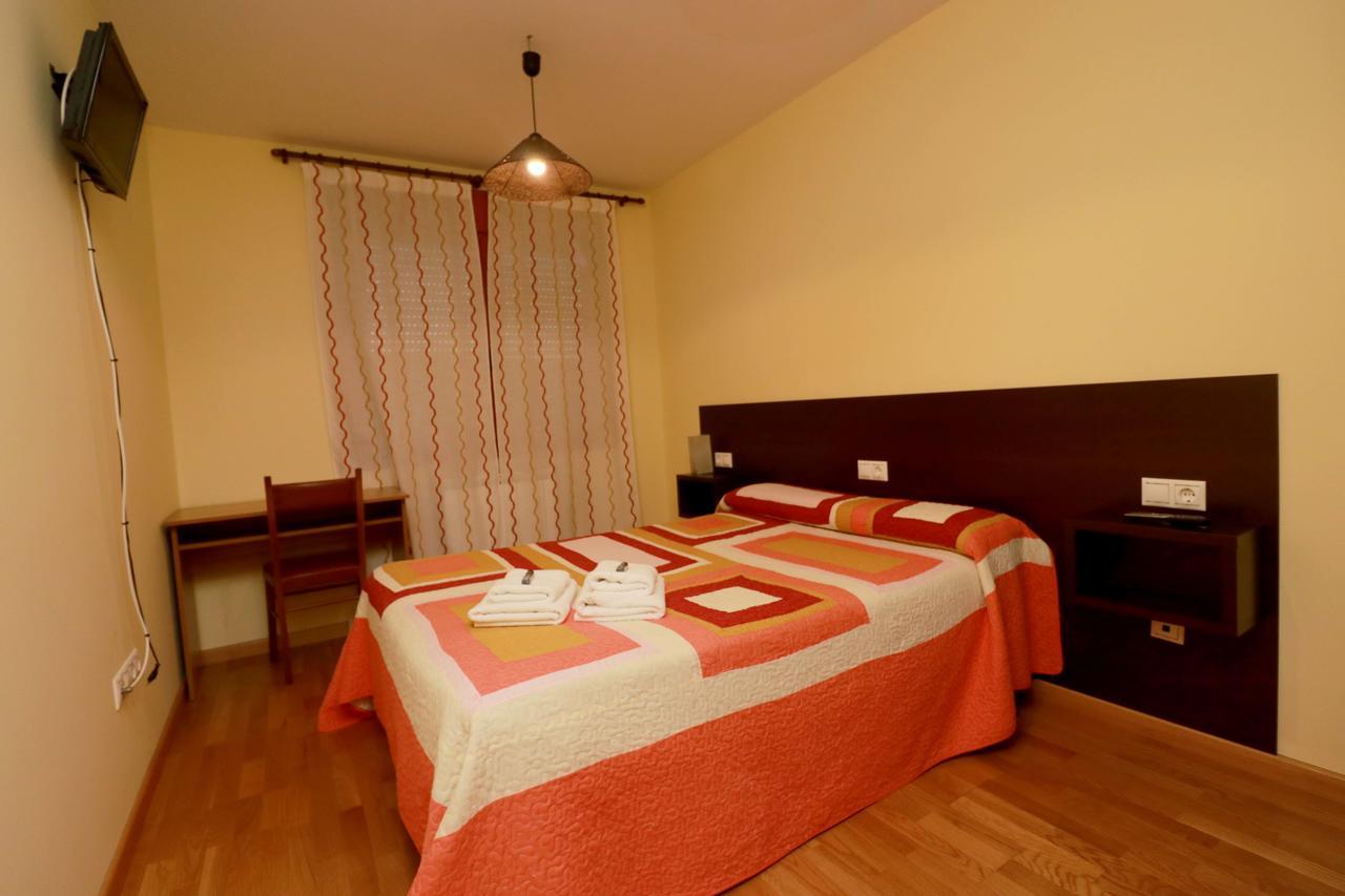 Hostal Casasnovas Сиеда Екстериор снимка